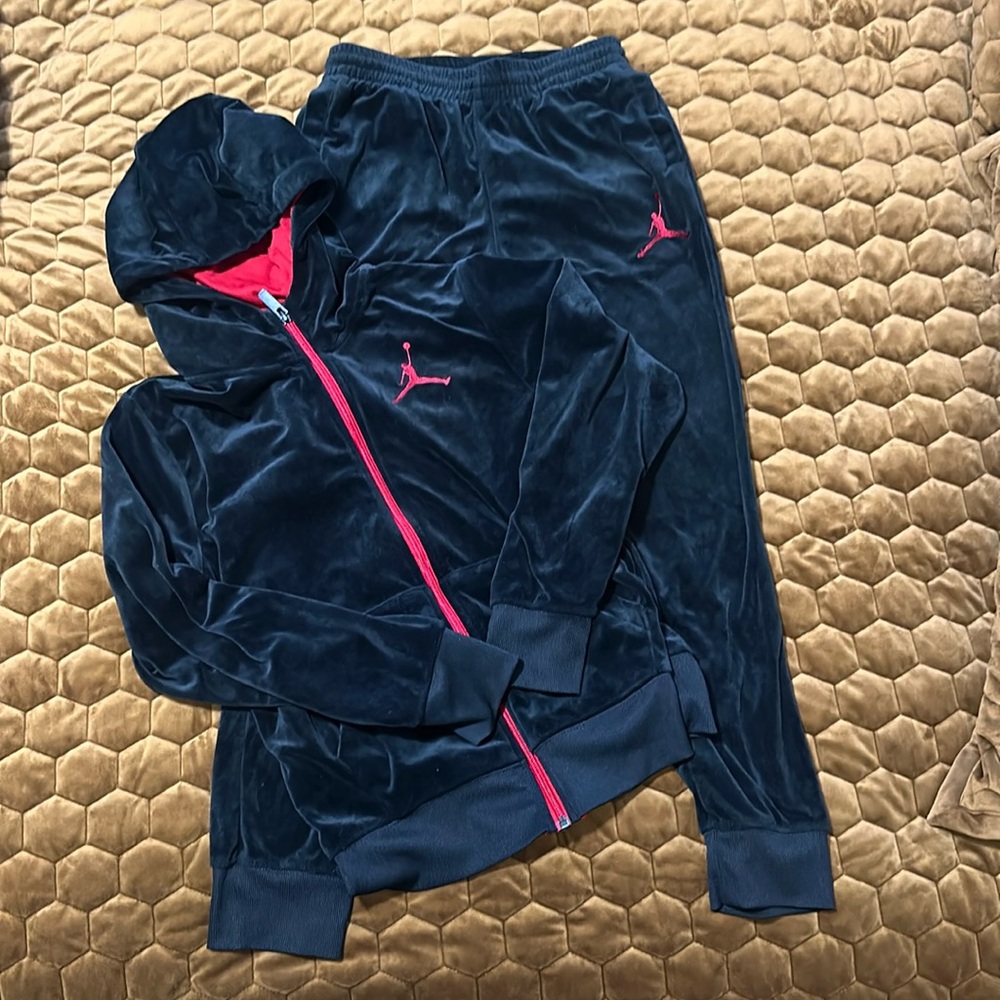 EUC Boys Jordan Velour Jogging Suit - M (10/12)